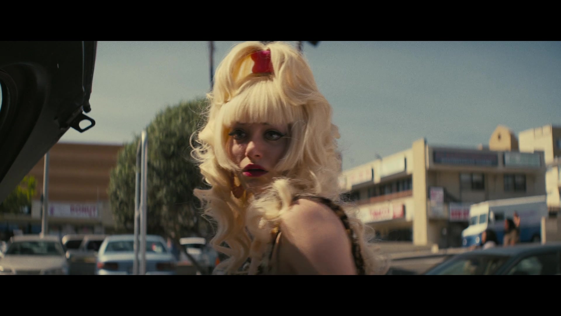 Angelyne_S01E02_Gods_and_Fairies_1080p_ERW_005187.jpg