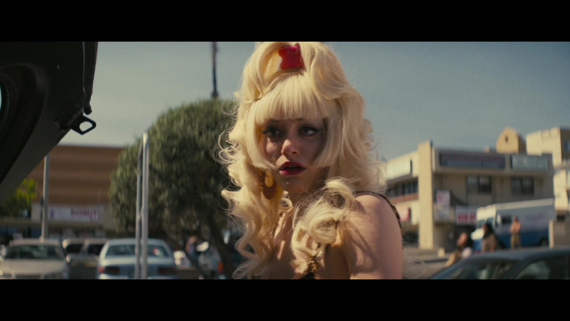 Angelyne_S01E02_Gods_and_Fairies_1080p_ERW_005188.jpg