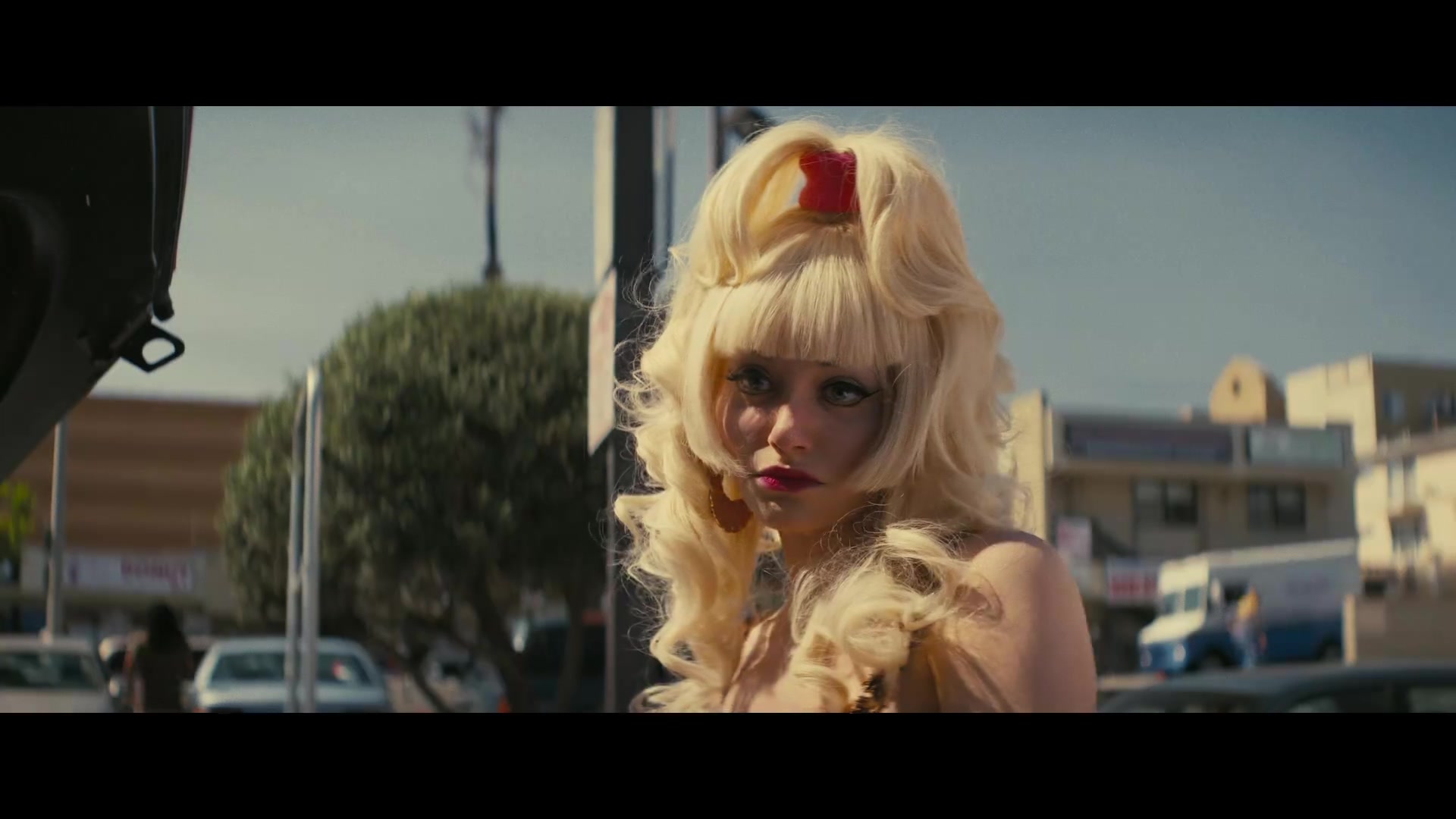 Angelyne_S01E02_Gods_and_Fairies_1080p_ERW_005204.jpg