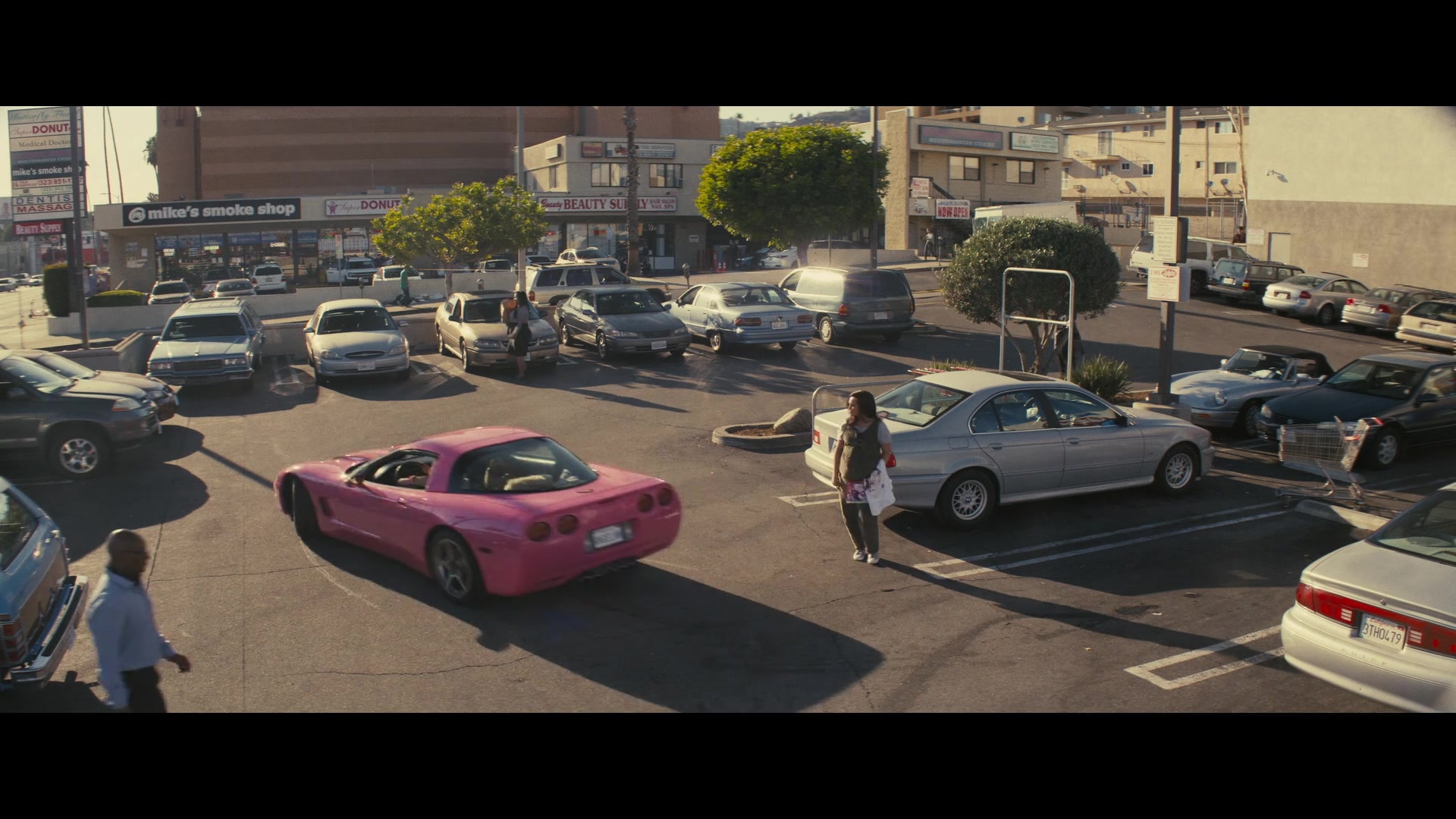 Angelyne_S01E02_Gods_and_Fairies_1080p_ERW_005307.jpg