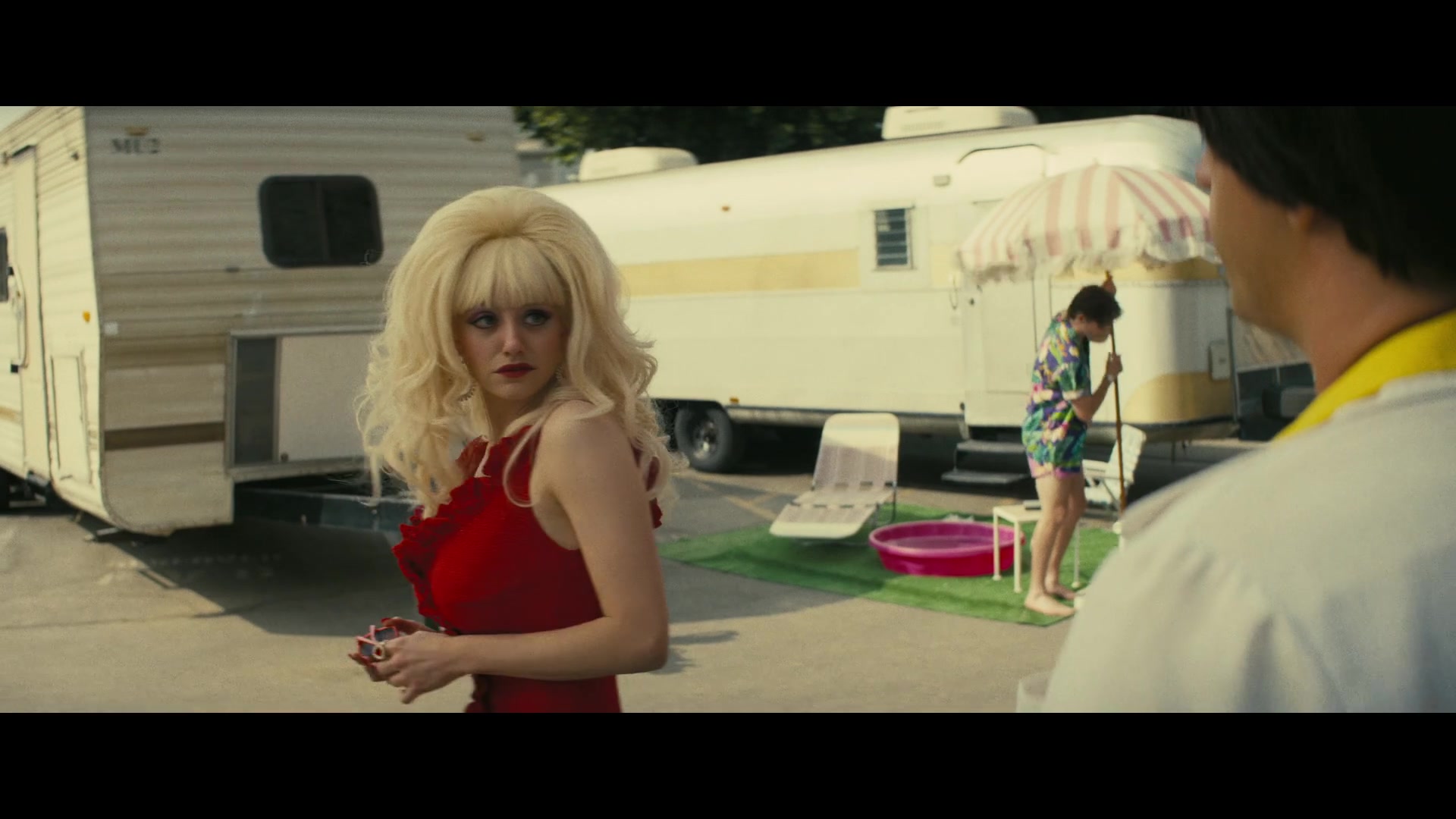Angelyne_S01E03_Glow_in_the_Dark_Queen_of_the_Universe_1080p_ERW_000207.jpg