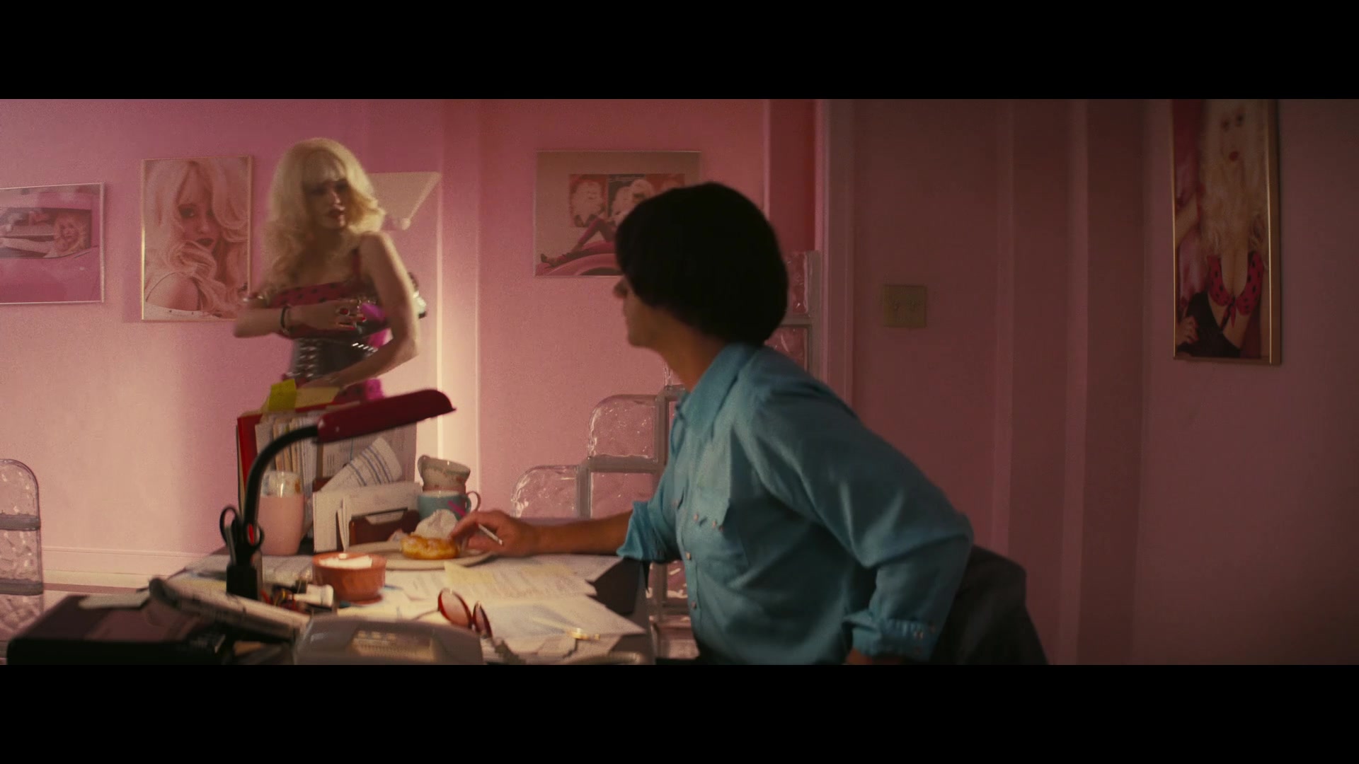 Angelyne_S01E03_Glow_in_the_Dark_Queen_of_the_Universe_1080p_ERW_000344.jpg