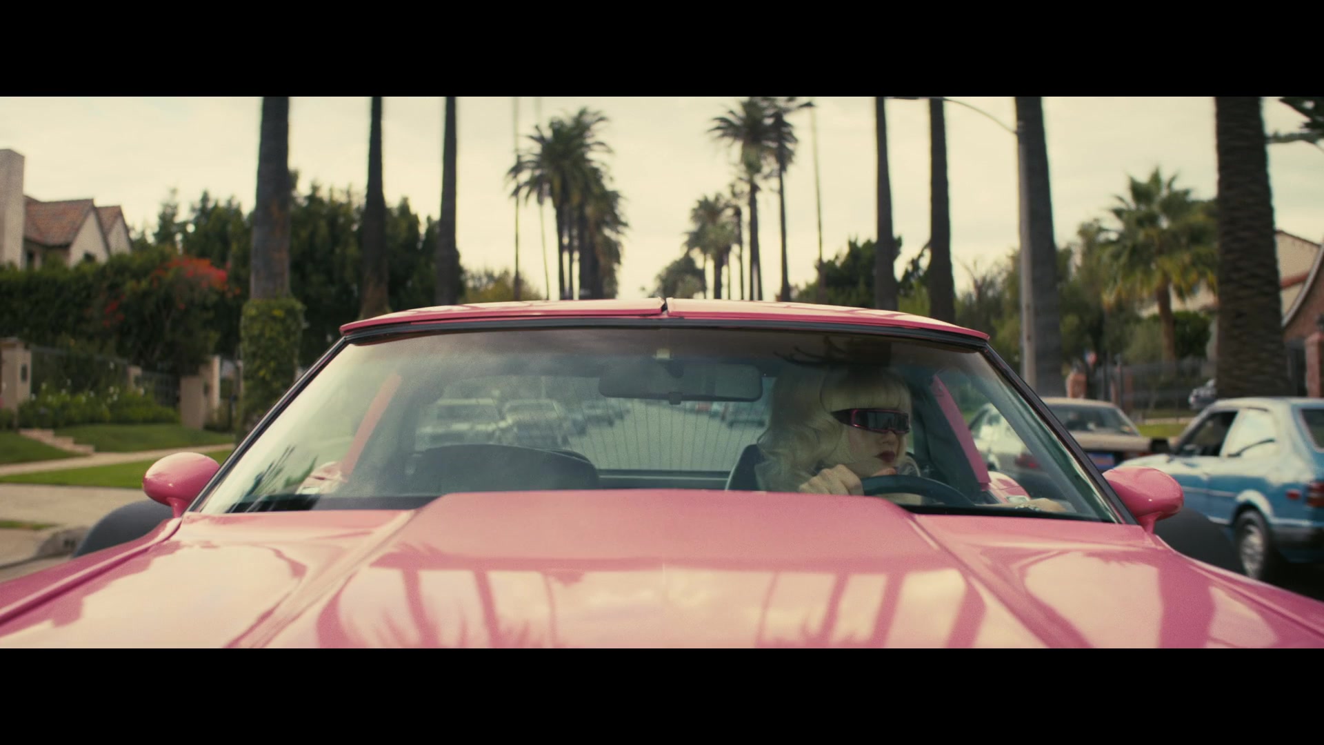 Angelyne_S01E03_Glow_in_the_Dark_Queen_of_the_Universe_1080p_ERW_000524.jpg