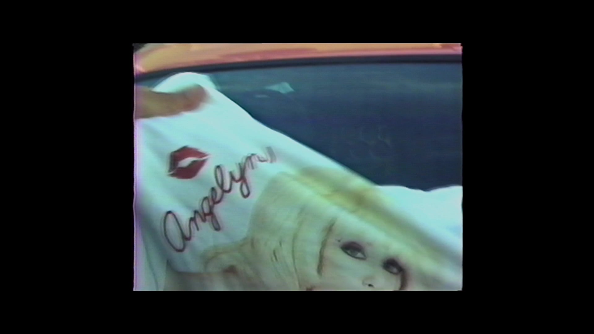 Angelyne_S01E03_Glow_in_the_Dark_Queen_of_the_Universe_1080p_ERW_000575.jpg