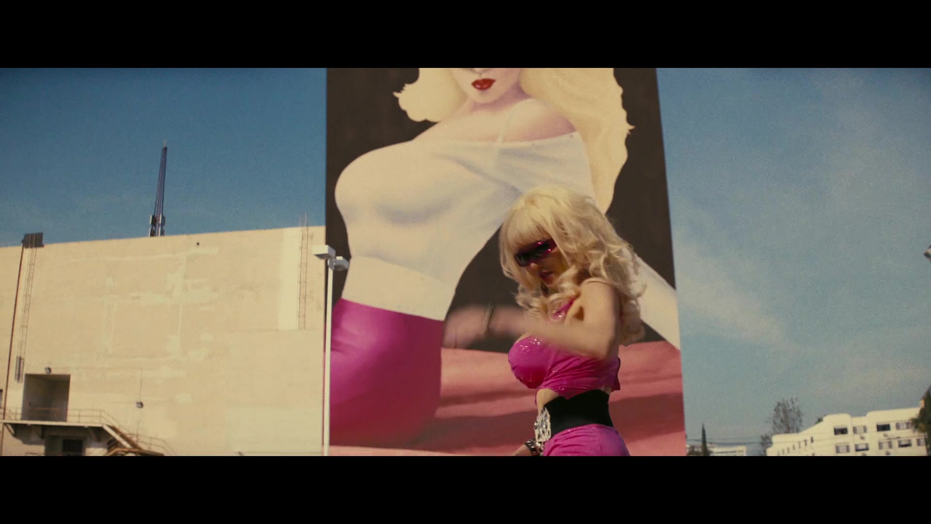 Angelyne_S01E03_Glow_in_the_Dark_Queen_of_the_Universe_1080p_ERW_000739.jpg