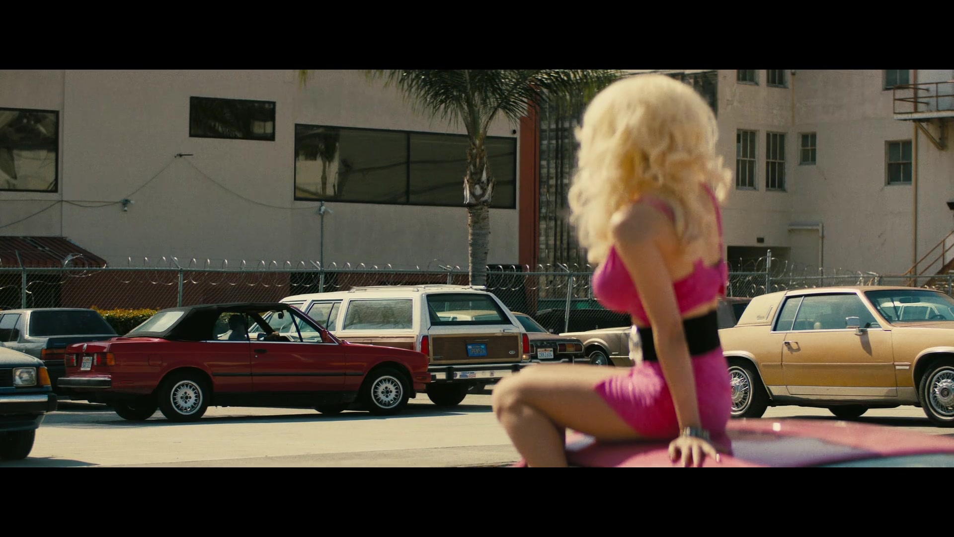 Angelyne_S01E03_Glow_in_the_Dark_Queen_of_the_Universe_1080p_ERW_000747.jpg