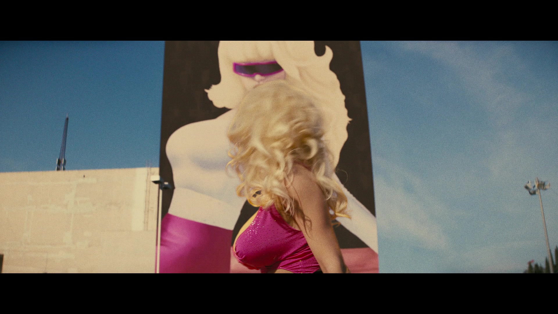 Angelyne_S01E03_Glow_in_the_Dark_Queen_of_the_Universe_1080p_ERW_000748.jpg