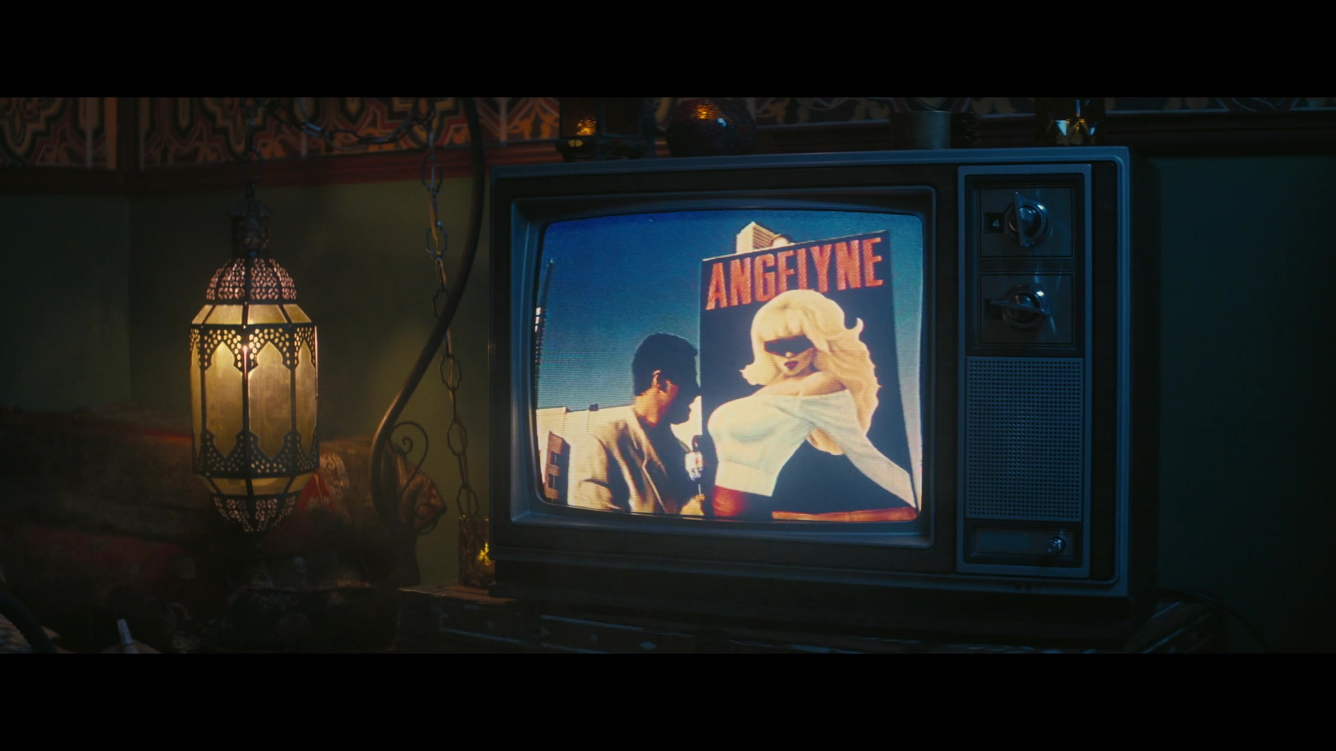 Angelyne_S01E03_Glow_in_the_Dark_Queen_of_the_Universe_1080p_ERW_000791.jpg