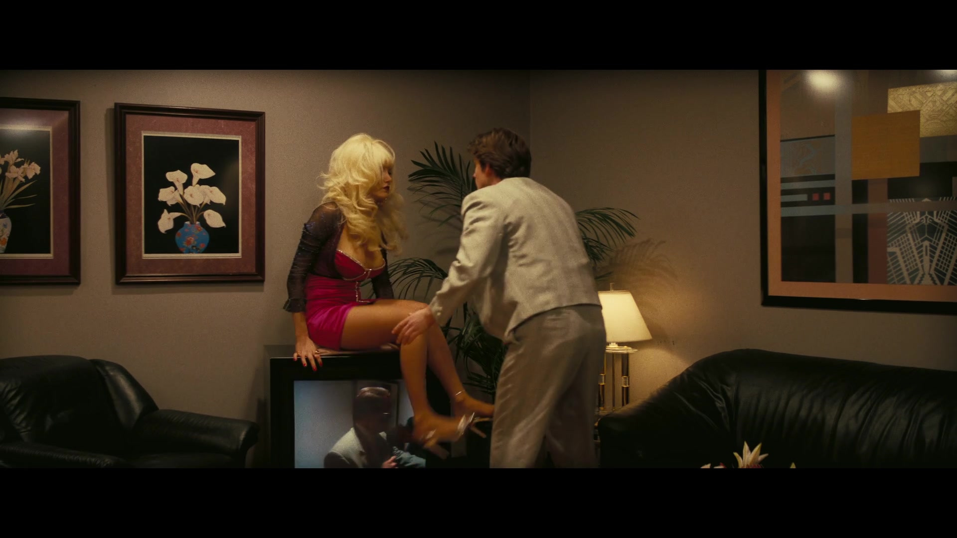 Angelyne_S01E03_Glow_in_the_Dark_Queen_of_the_Universe_1080p_ERW_000899.jpg