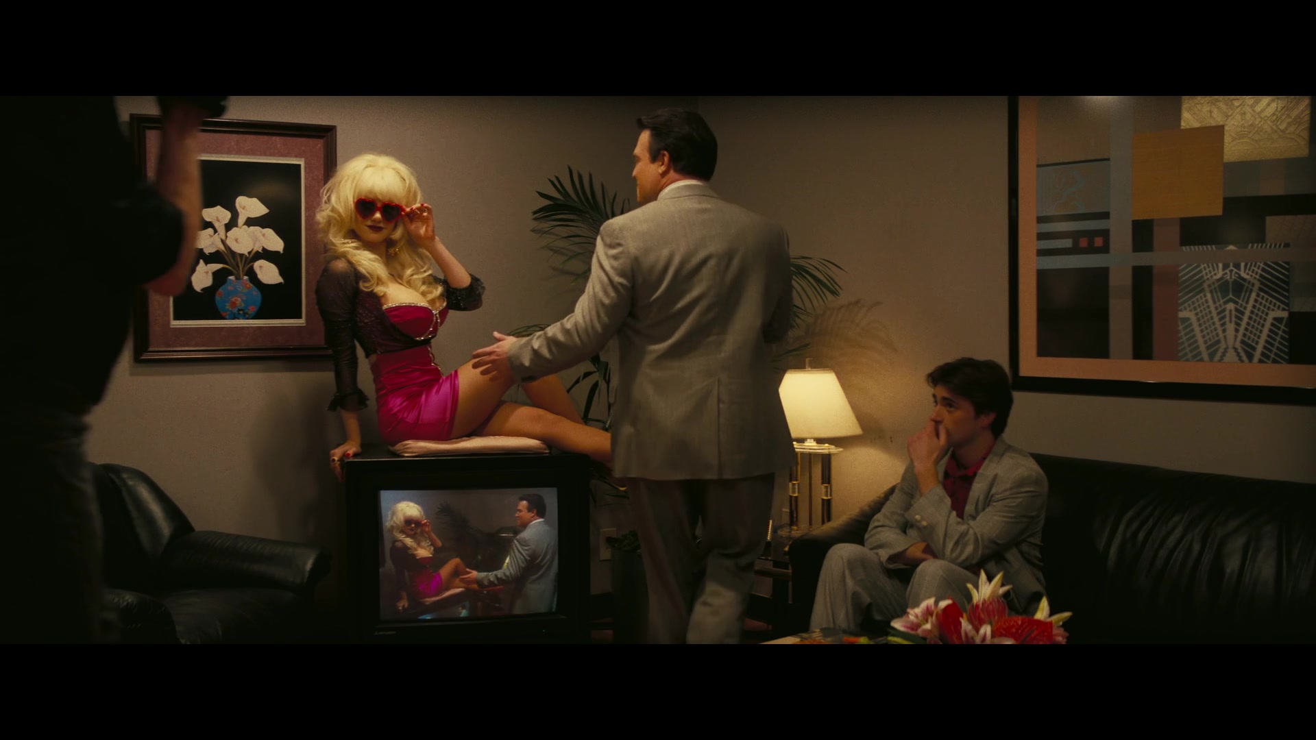 Angelyne_S01E03_Glow_in_the_Dark_Queen_of_the_Universe_1080p_ERW_000926.jpg
