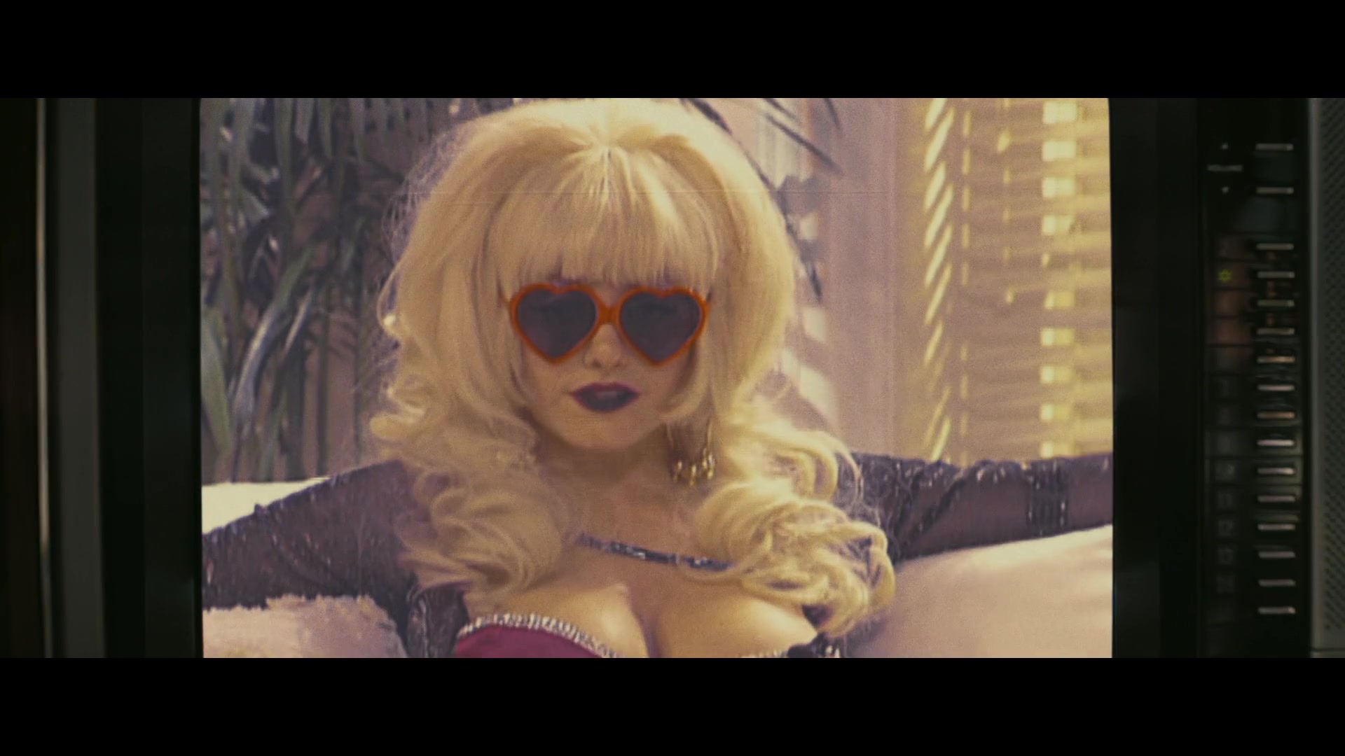 Angelyne_S01E03_Glow_in_the_Dark_Queen_of_the_Universe_1080p_ERW_001056.jpg