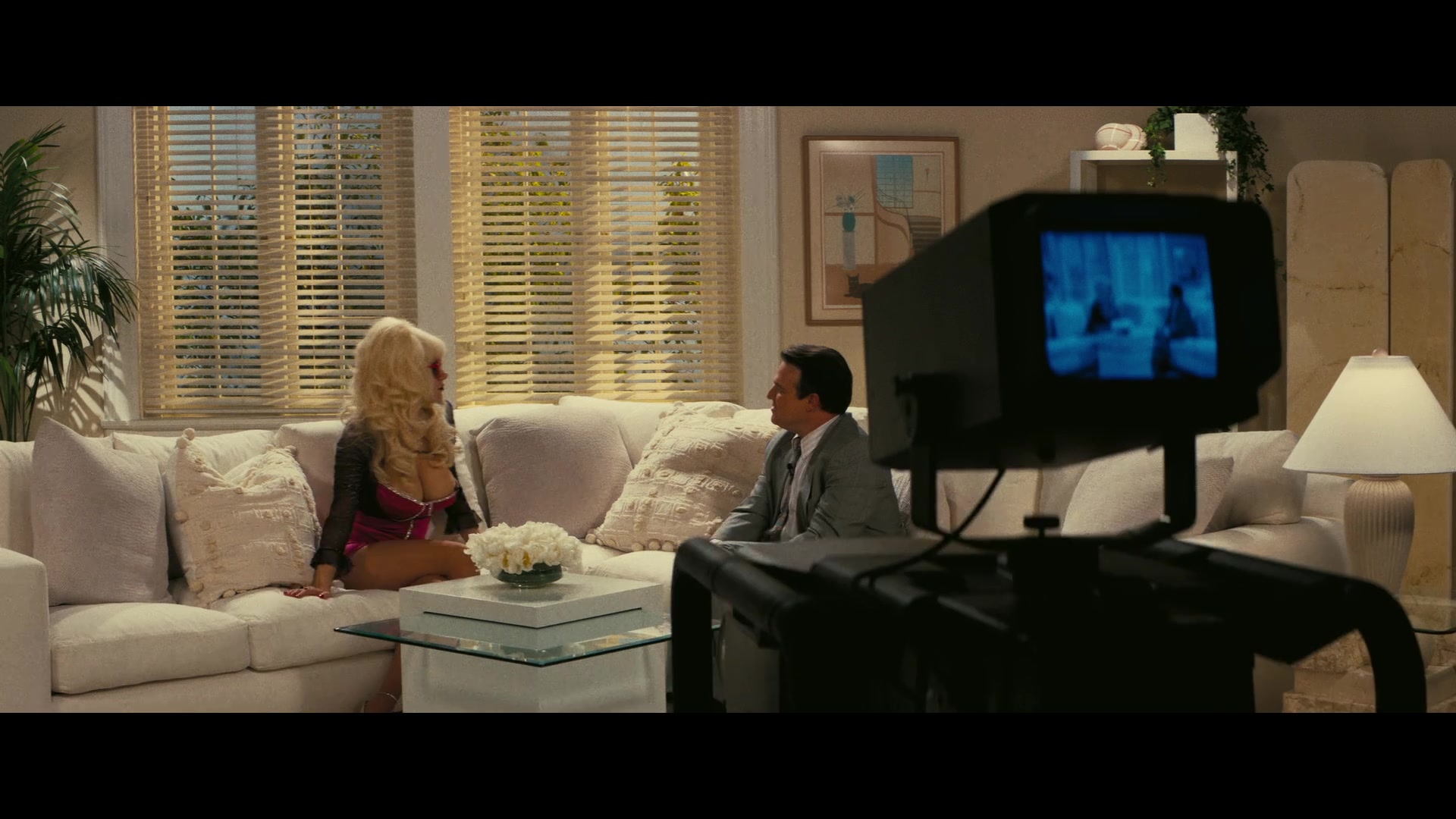 Angelyne_S01E03_Glow_in_the_Dark_Queen_of_the_Universe_1080p_ERW_001075.jpg