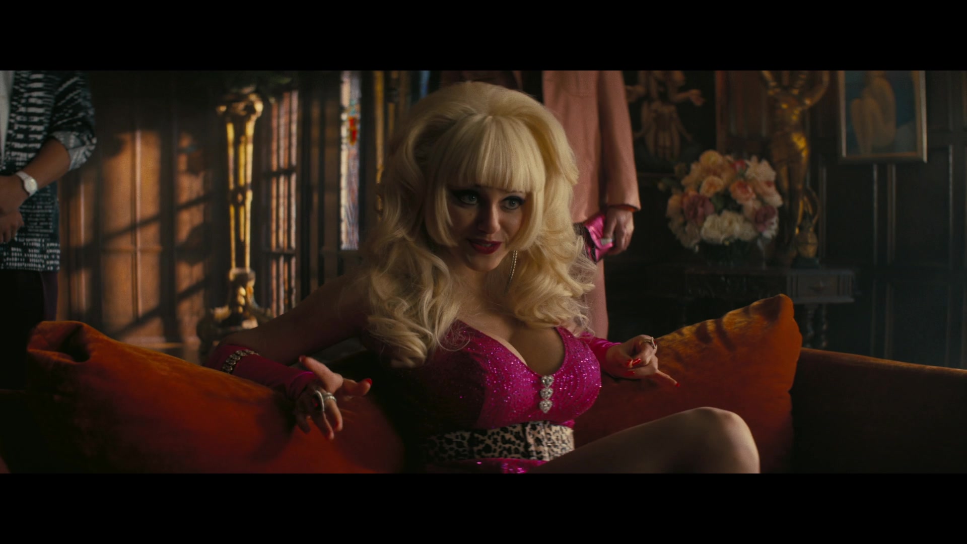 Angelyne_S01E03_Glow_in_the_Dark_Queen_of_the_Universe_1080p_ERW_001274.jpg