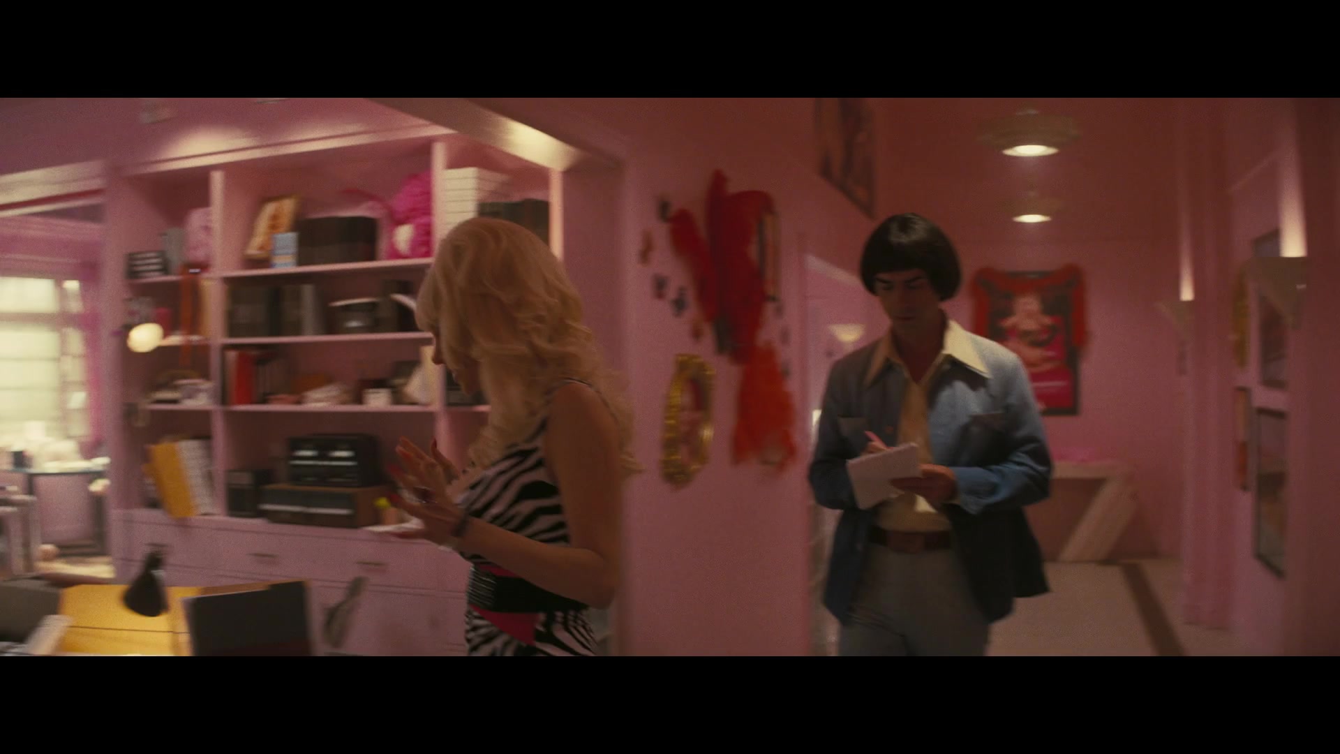 Angelyne_S01E03_Glow_in_the_Dark_Queen_of_the_Universe_1080p_ERW_002020.jpg