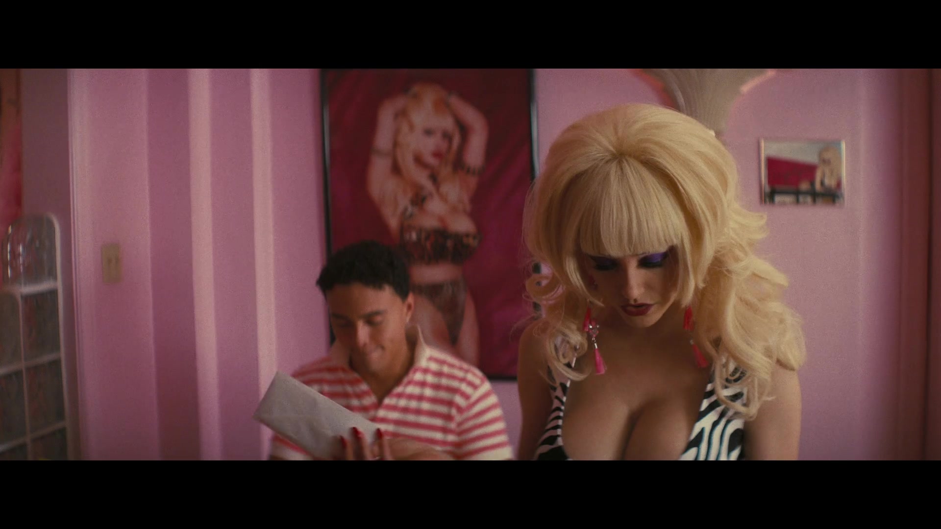 Angelyne_S01E03_Glow_in_the_Dark_Queen_of_the_Universe_1080p_ERW_002084.jpg
