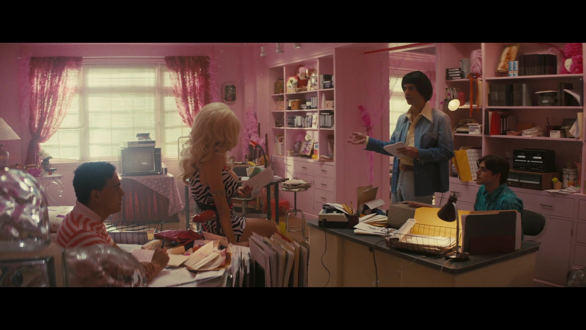 Angelyne_S01E03_Glow_in_the_Dark_Queen_of_the_Universe_1080p_ERW_002120.jpg