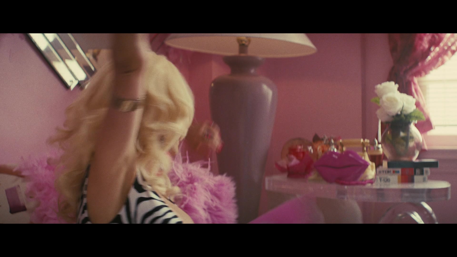 Angelyne_S01E03_Glow_in_the_Dark_Queen_of_the_Universe_1080p_ERW_002262.jpg