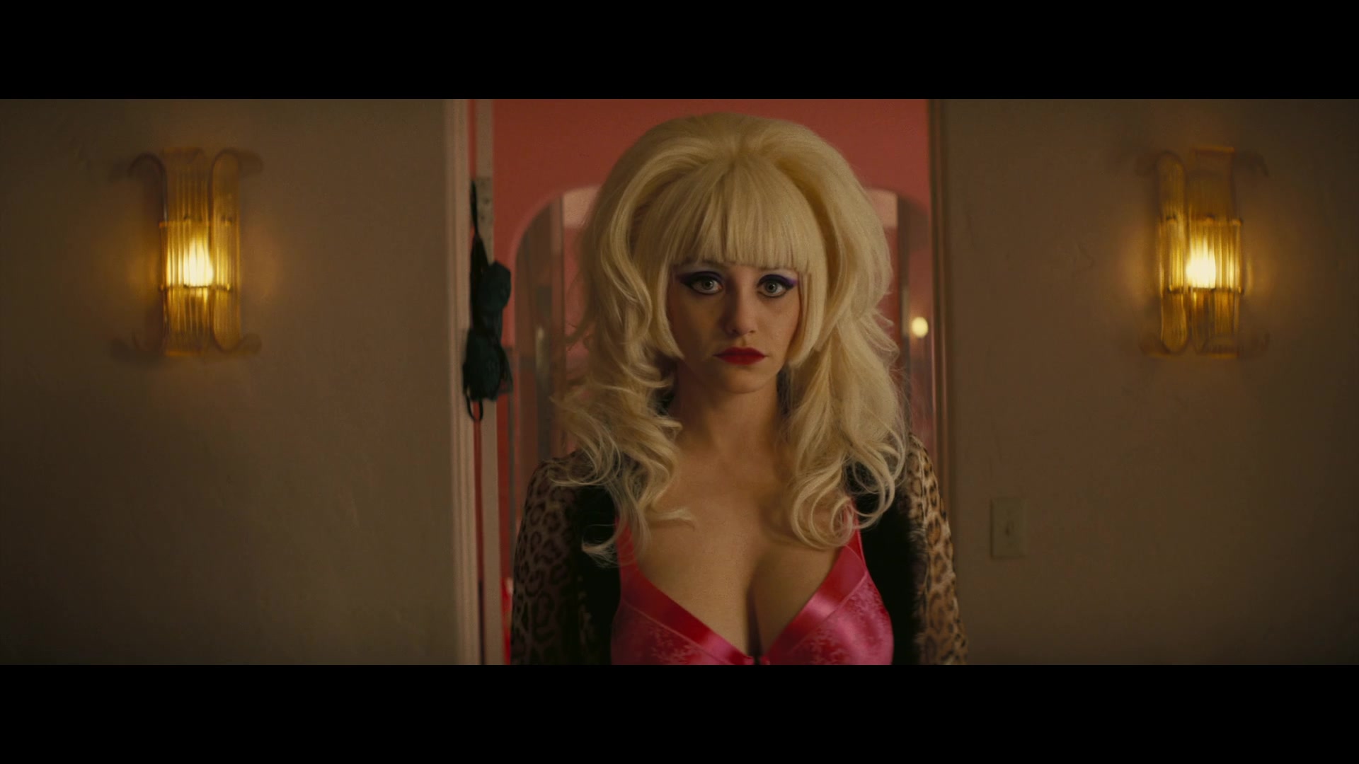Angelyne_S01E03_Glow_in_the_Dark_Queen_of_the_Universe_1080p_ERW_003102.jpg