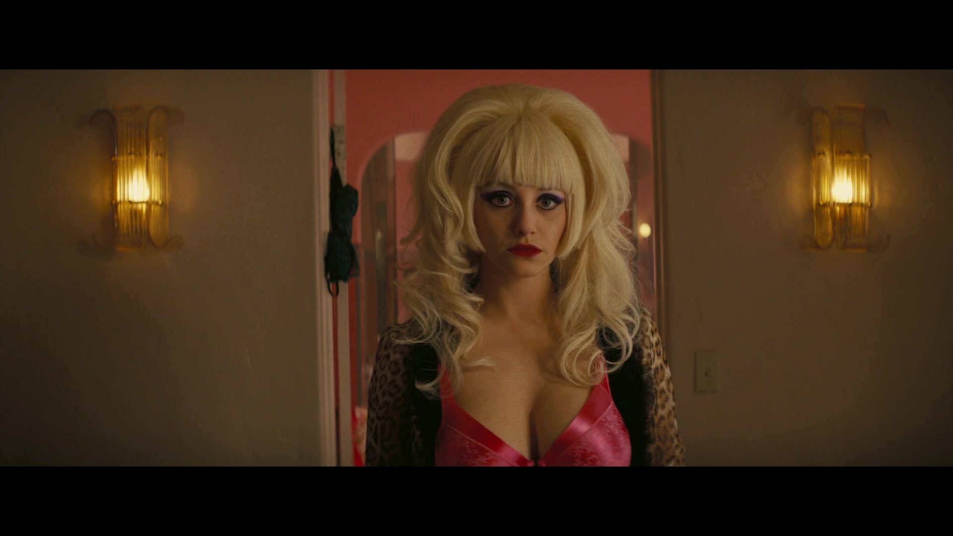 Angelyne_S01E03_Glow_in_the_Dark_Queen_of_the_Universe_1080p_ERW_003109.jpg