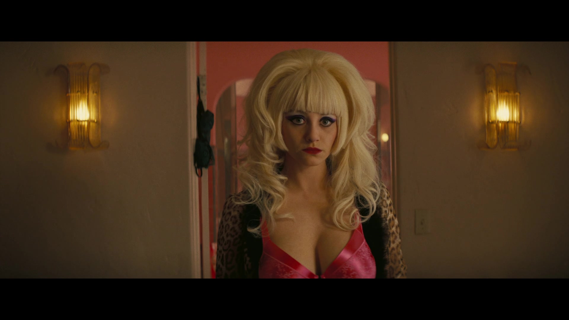 Angelyne_S01E03_Glow_in_the_Dark_Queen_of_the_Universe_1080p_ERW_003114.jpg