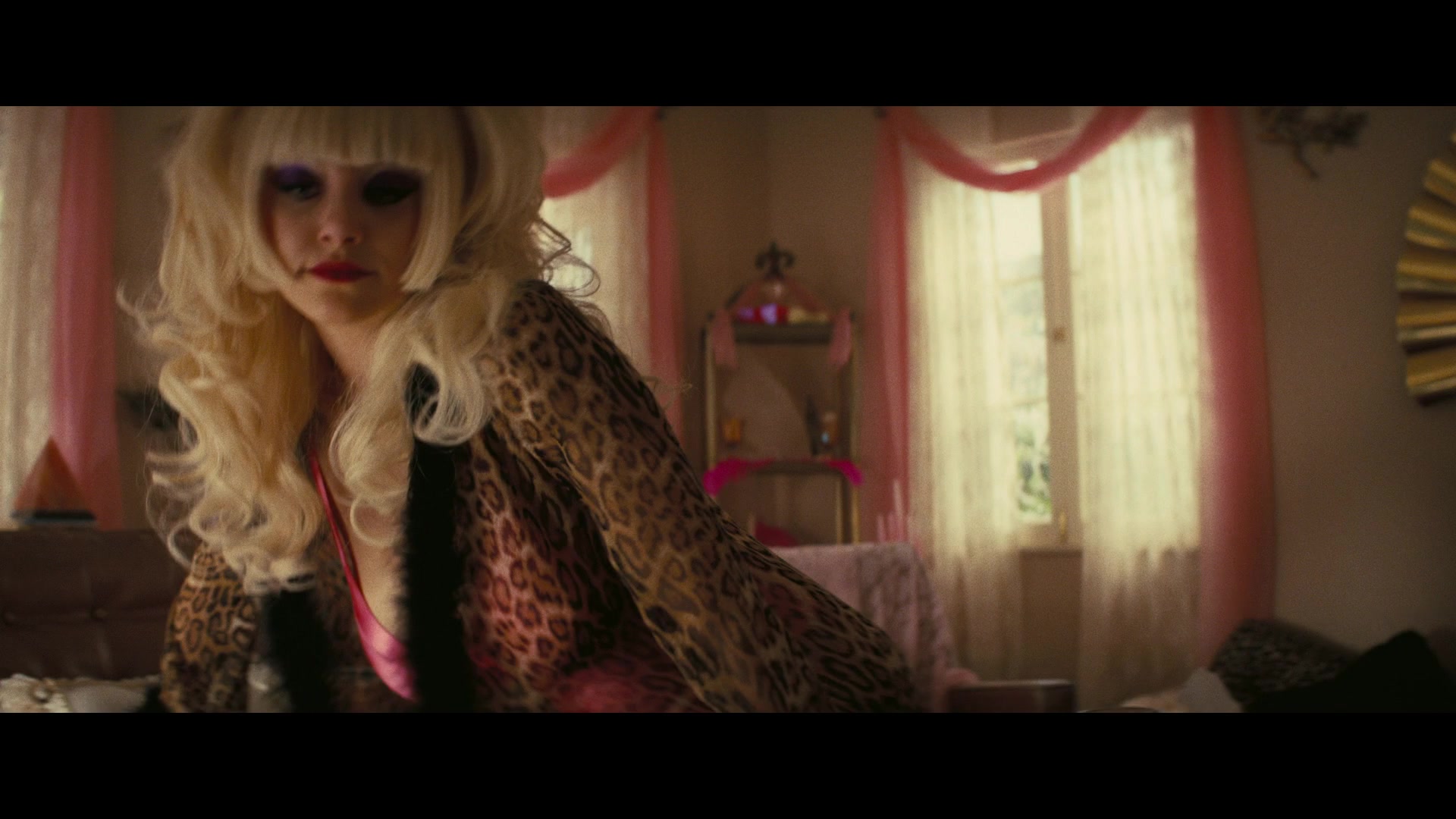 Angelyne_S01E03_Glow_in_the_Dark_Queen_of_the_Universe_1080p_ERW_003258.jpg