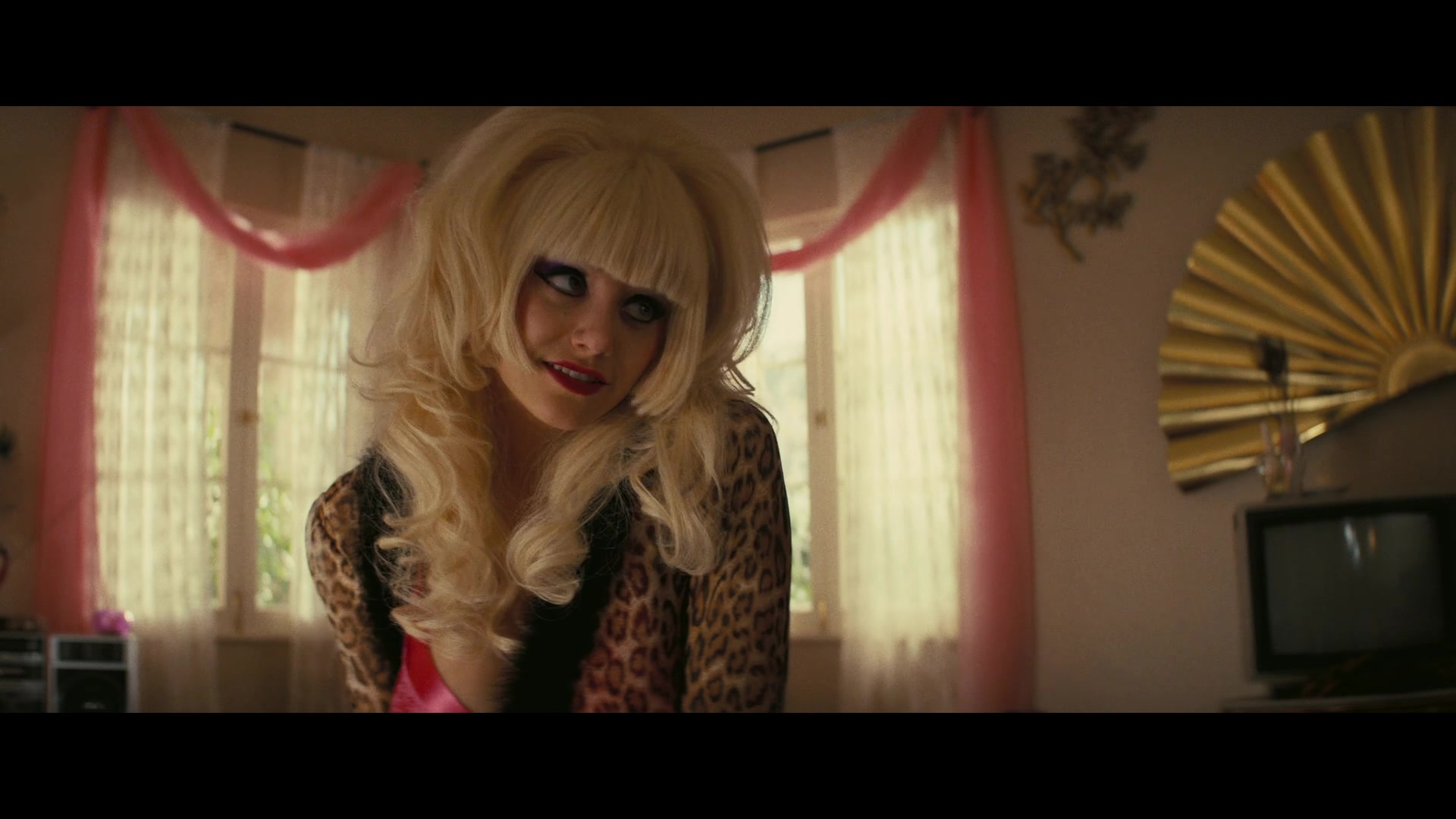 Angelyne_S01E03_Glow_in_the_Dark_Queen_of_the_Universe_1080p_ERW_003266.jpg