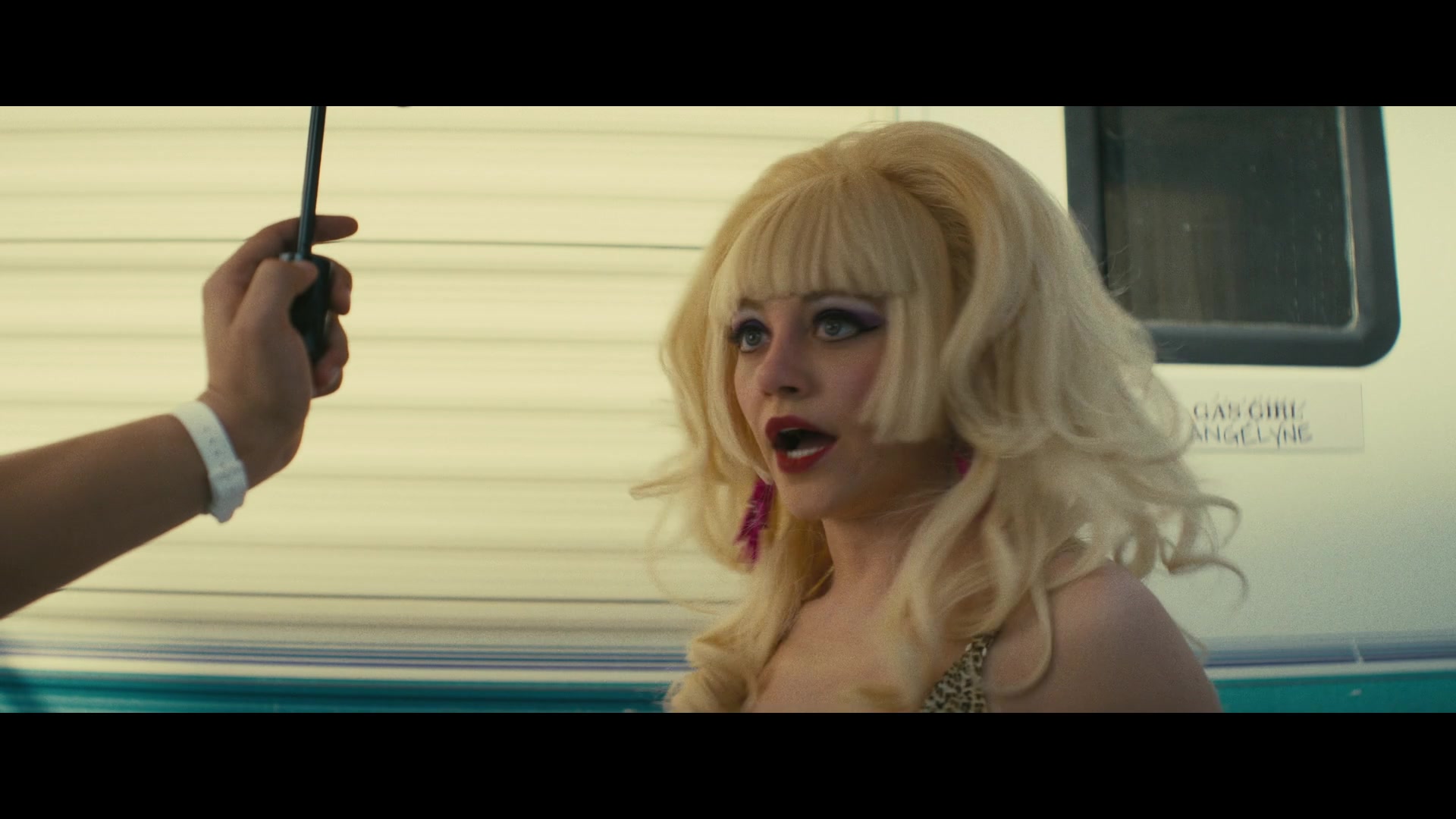 Angelyne_S01E03_Glow_in_the_Dark_Queen_of_the_Universe_1080p_ERW_003885.jpg