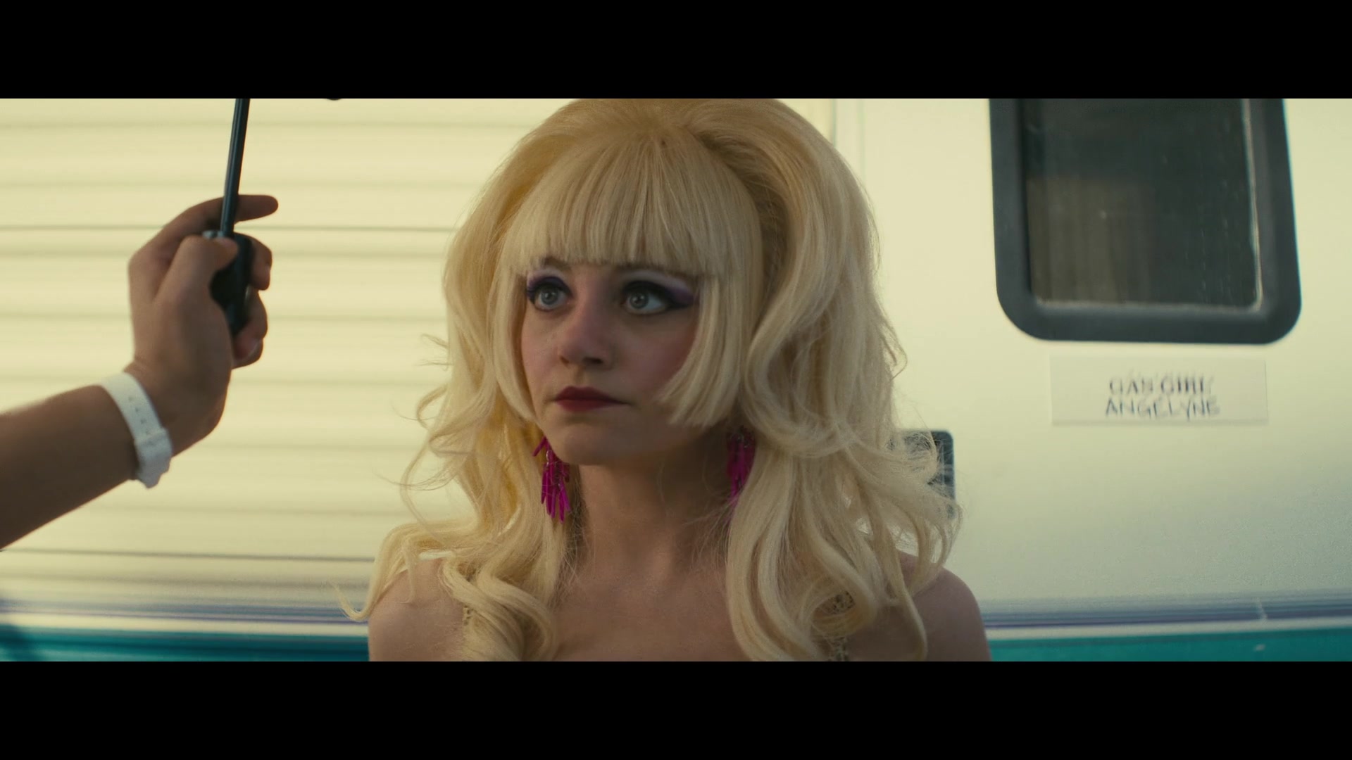 Angelyne_S01E03_Glow_in_the_Dark_Queen_of_the_Universe_1080p_ERW_003890.jpg