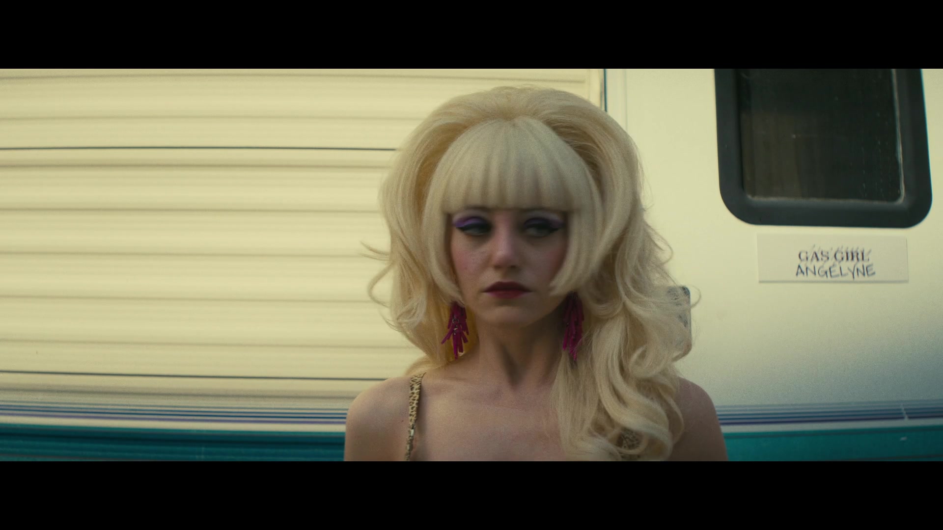 Angelyne_S01E03_Glow_in_the_Dark_Queen_of_the_Universe_1080p_ERW_003950.jpg