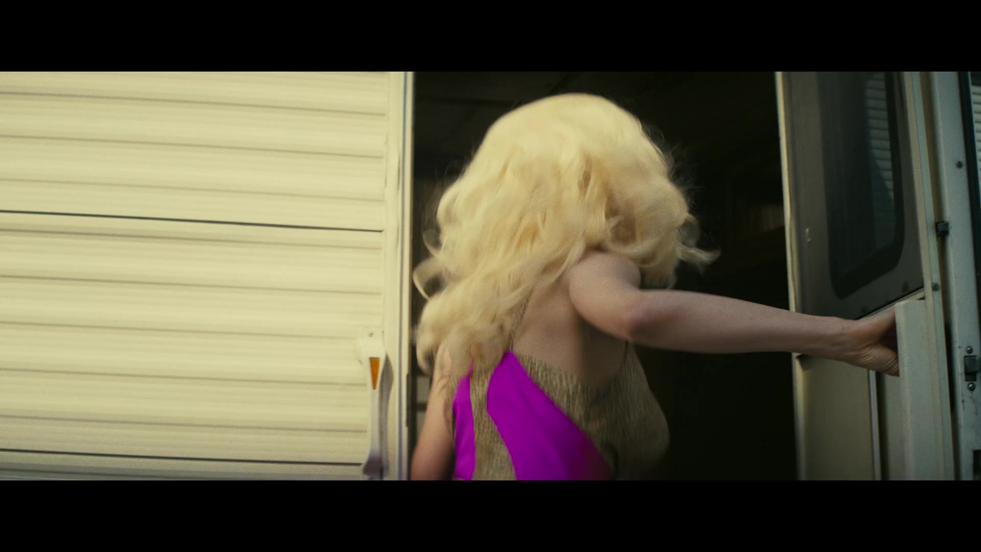 Angelyne_S01E03_Glow_in_the_Dark_Queen_of_the_Universe_1080p_ERW_003959.jpg