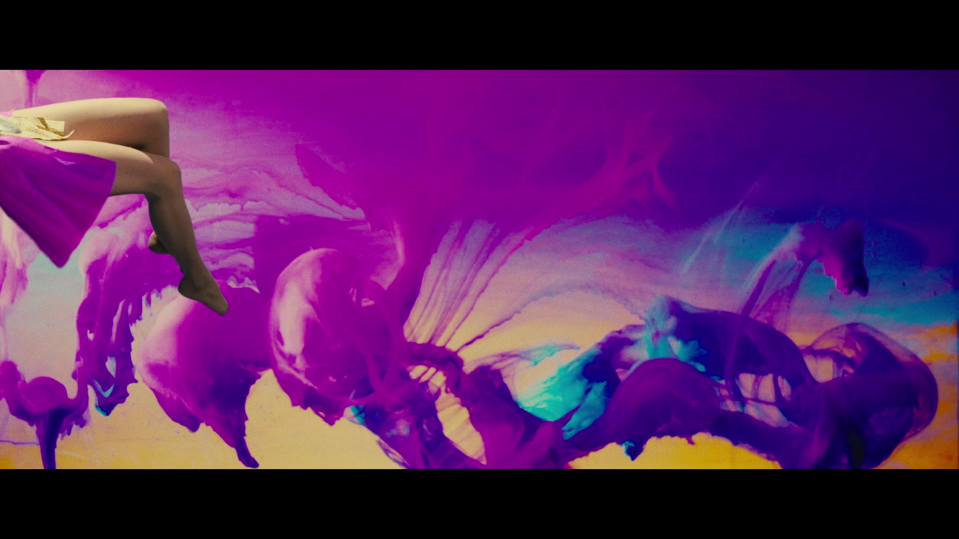 Angelyne_S01E03_Glow_in_the_Dark_Queen_of_the_Universe_1080p_ERW_004154.jpg