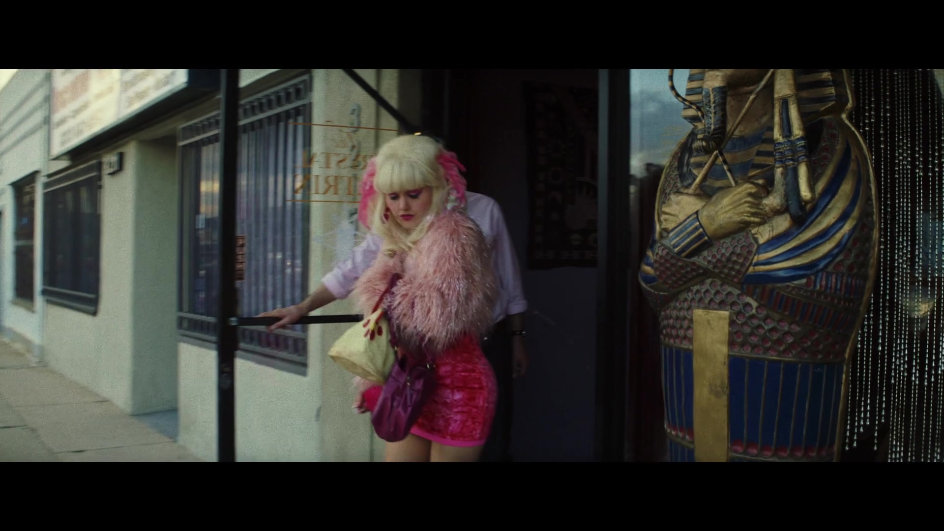 Angelyne_S01E03_Glow_in_the_Dark_Queen_of_the_Universe_1080p_ERW_004558.jpg