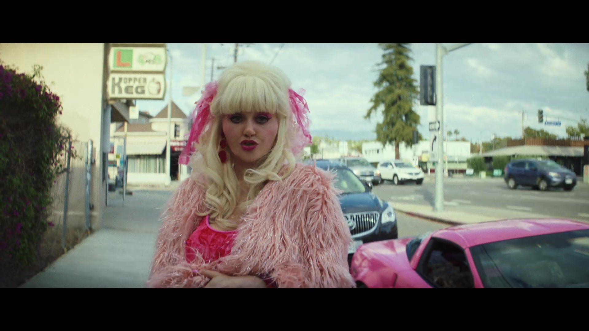 Angelyne_S01E03_Glow_in_the_Dark_Queen_of_the_Universe_1080p_ERW_004684.jpg