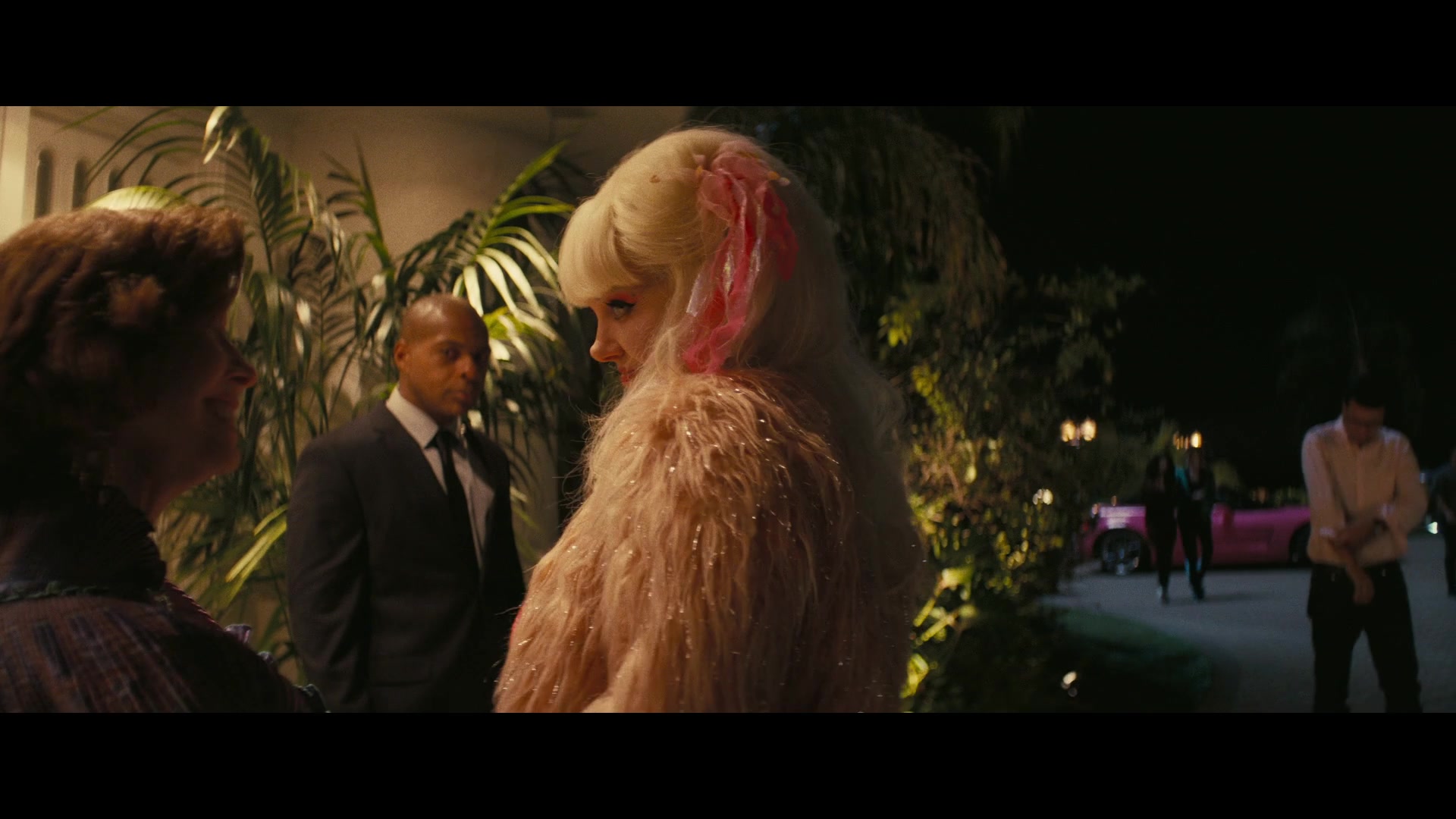Angelyne_S01E03_Glow_in_the_Dark_Queen_of_the_Universe_1080p_ERW_004839.jpg