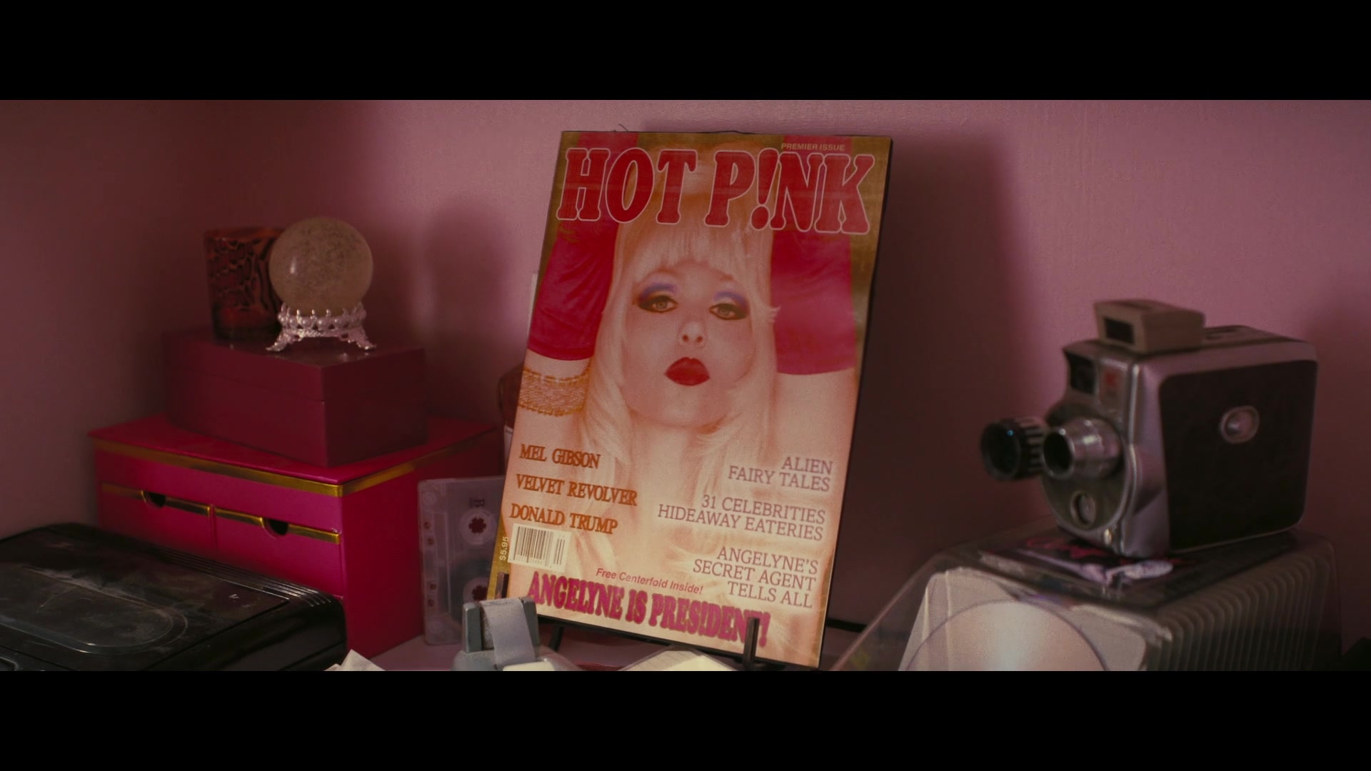 Angelyne_S01E04_The_Tease_1080p_ERW_000564.jpg