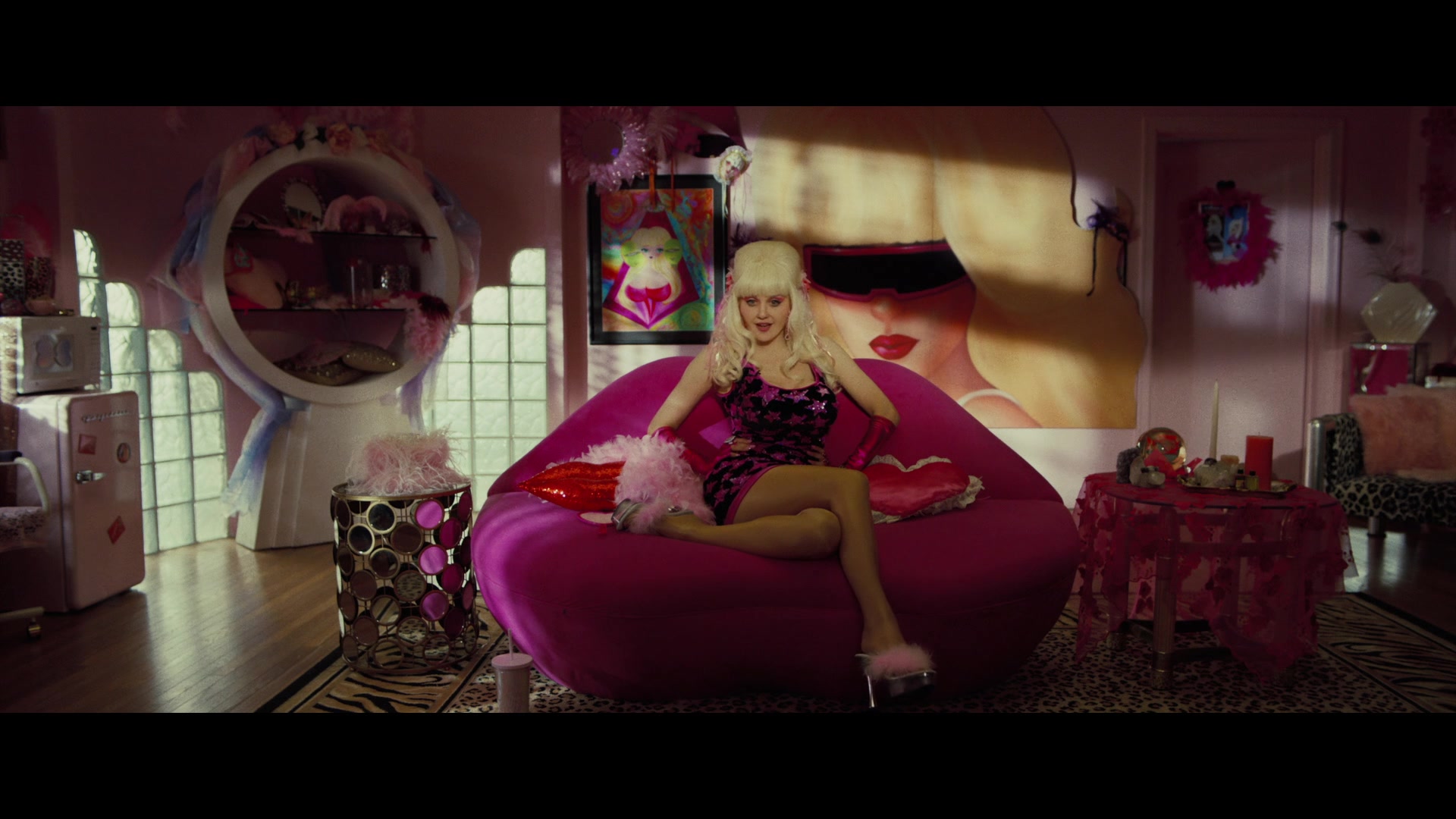 Angelyne_S01E04_The_Tease_1080p_ERW_000622.jpg