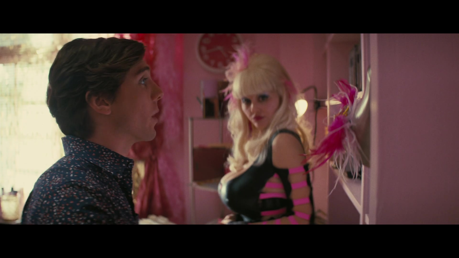 Angelyne_S01E04_The_Tease_1080p_ERW_000806.jpg
