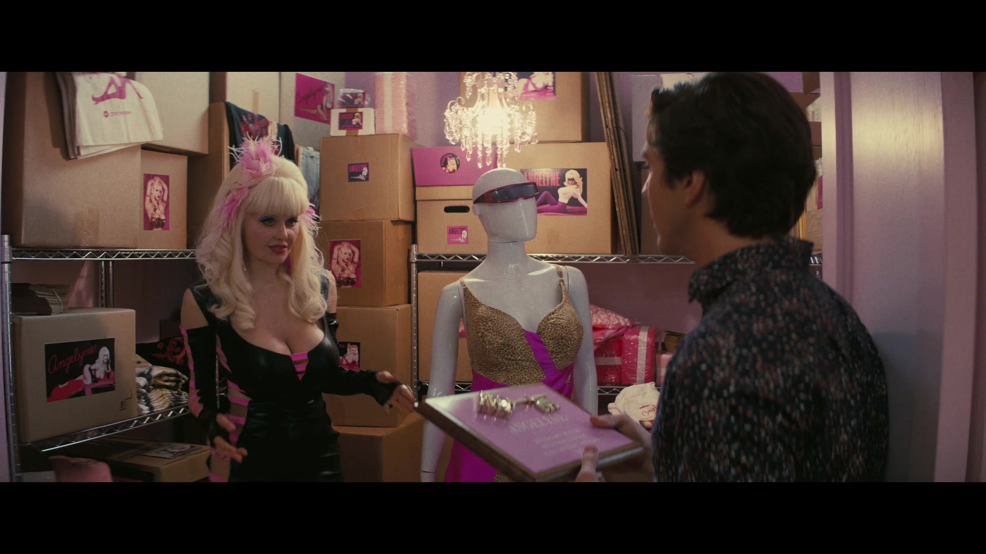 Angelyne_S01E04_The_Tease_1080p_ERW_000929.jpg
