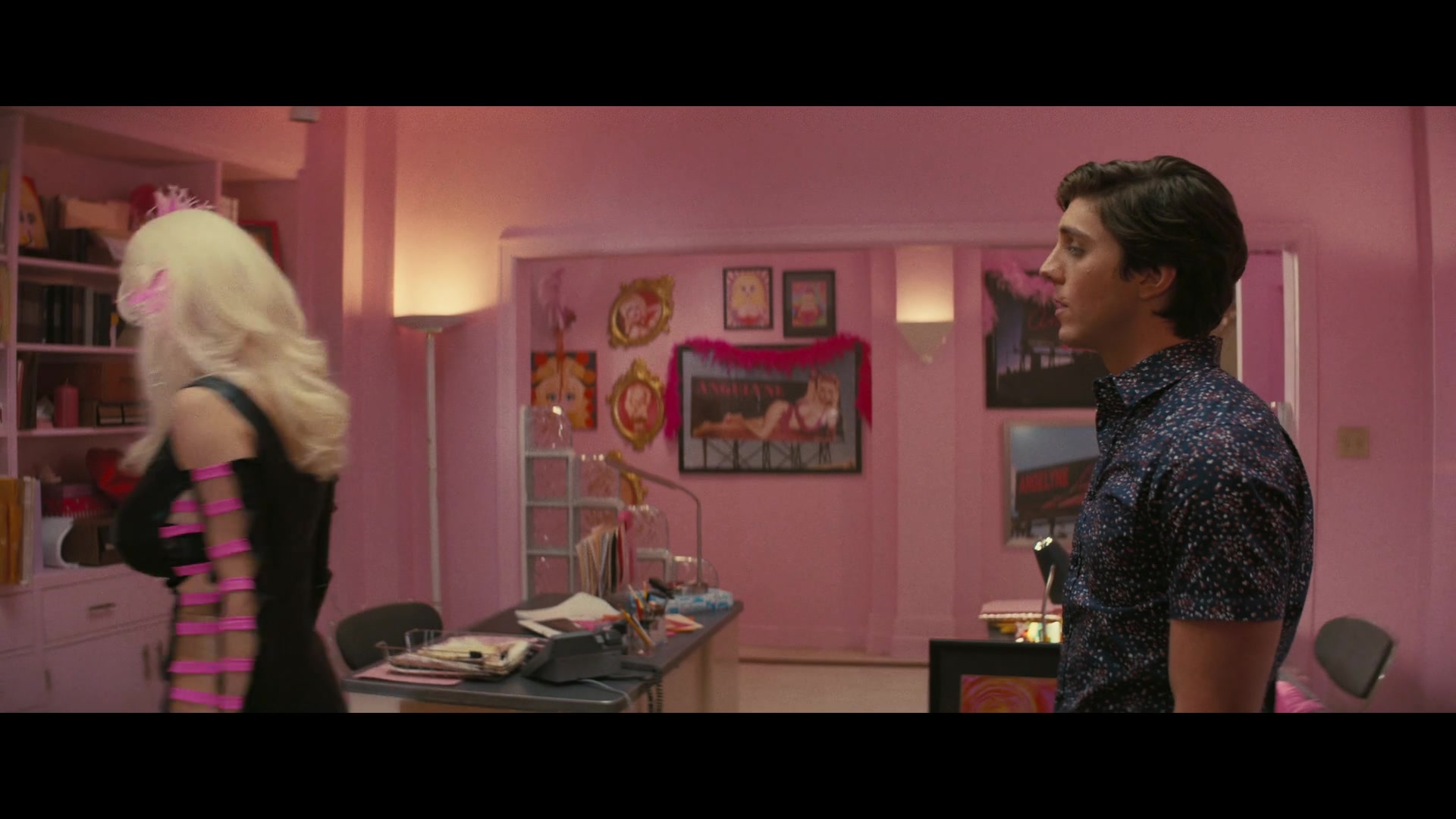 Angelyne_S01E04_The_Tease_1080p_ERW_001107.jpg