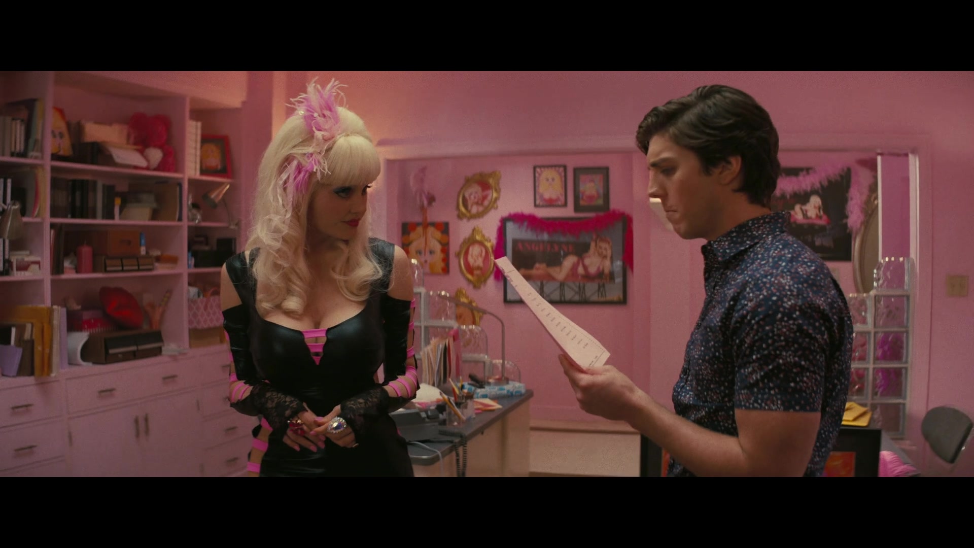 Angelyne_S01E04_The_Tease_1080p_ERW_001127.jpg