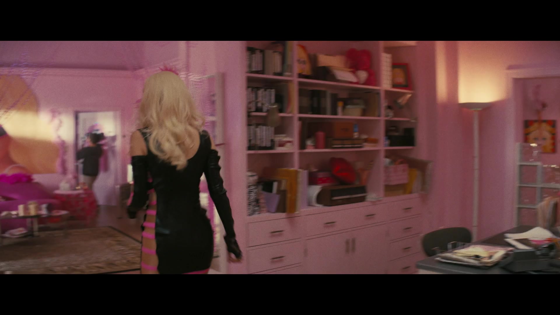 Angelyne_S01E04_The_Tease_1080p_ERW_001151.jpg