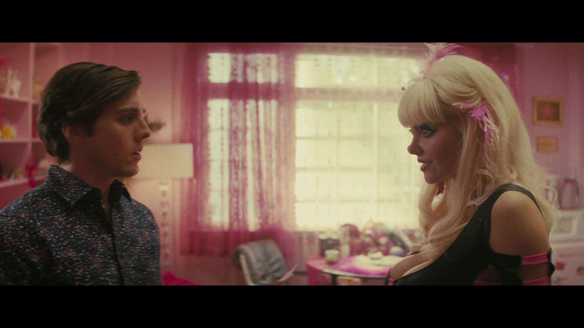 Angelyne_S01E04_The_Tease_1080p_ERW_001187.jpg