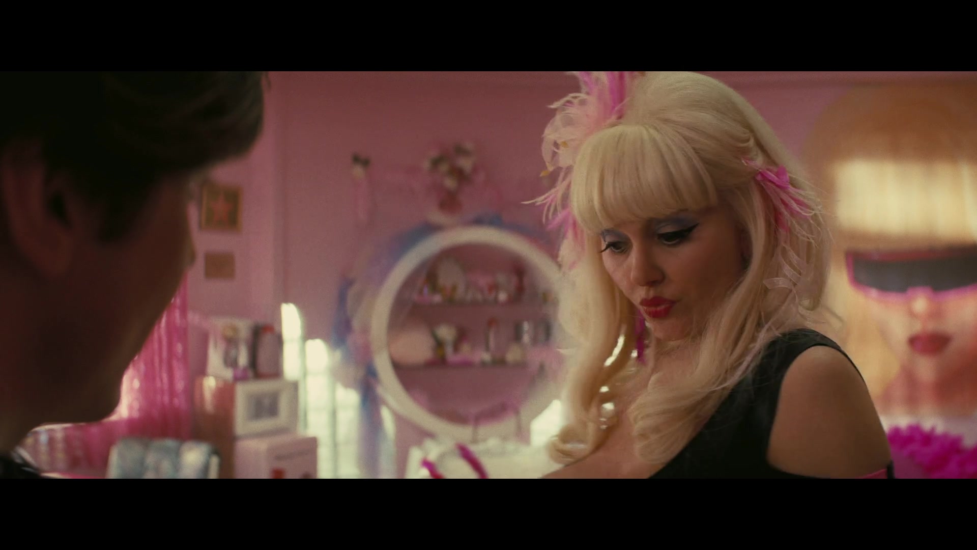 Angelyne_S01E04_The_Tease_1080p_ERW_001220.jpg