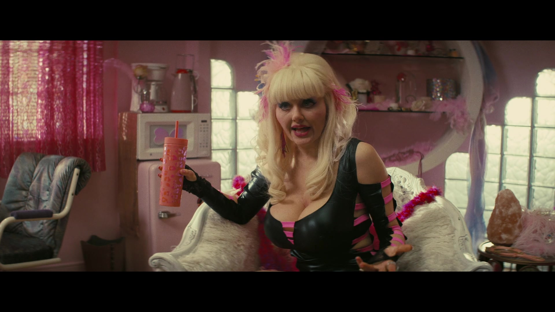 Angelyne_S01E04_The_Tease_1080p_ERW_001270.jpg