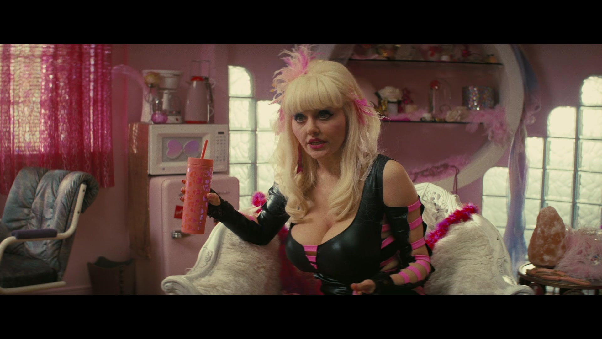 Angelyne_S01E04_The_Tease_1080p_ERW_001295.jpg