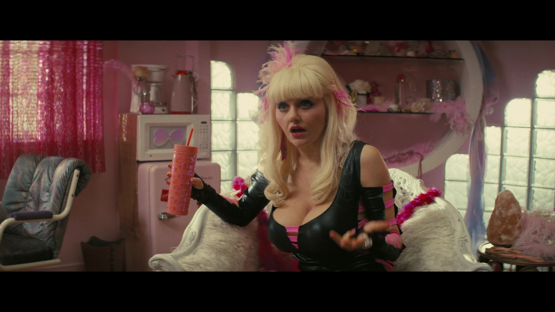 Angelyne_S01E04_The_Tease_1080p_ERW_001301.jpg