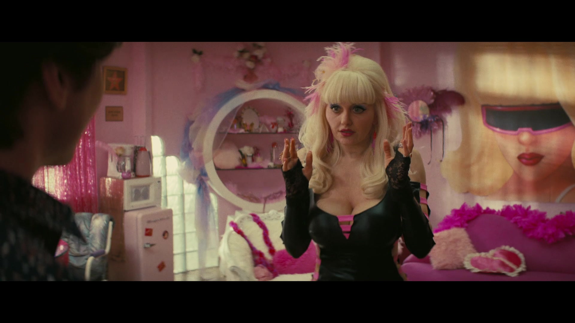 Angelyne_S01E04_The_Tease_1080p_ERW_001367.jpg