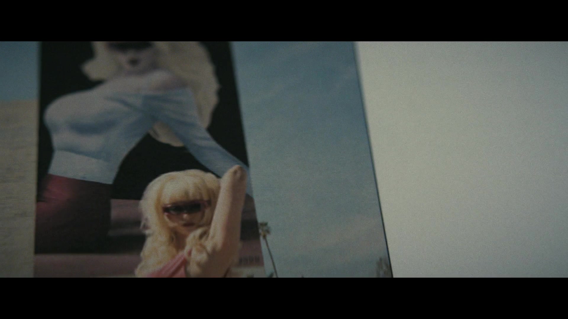 Angelyne_S01E04_The_Tease_1080p_ERW_001847.jpg