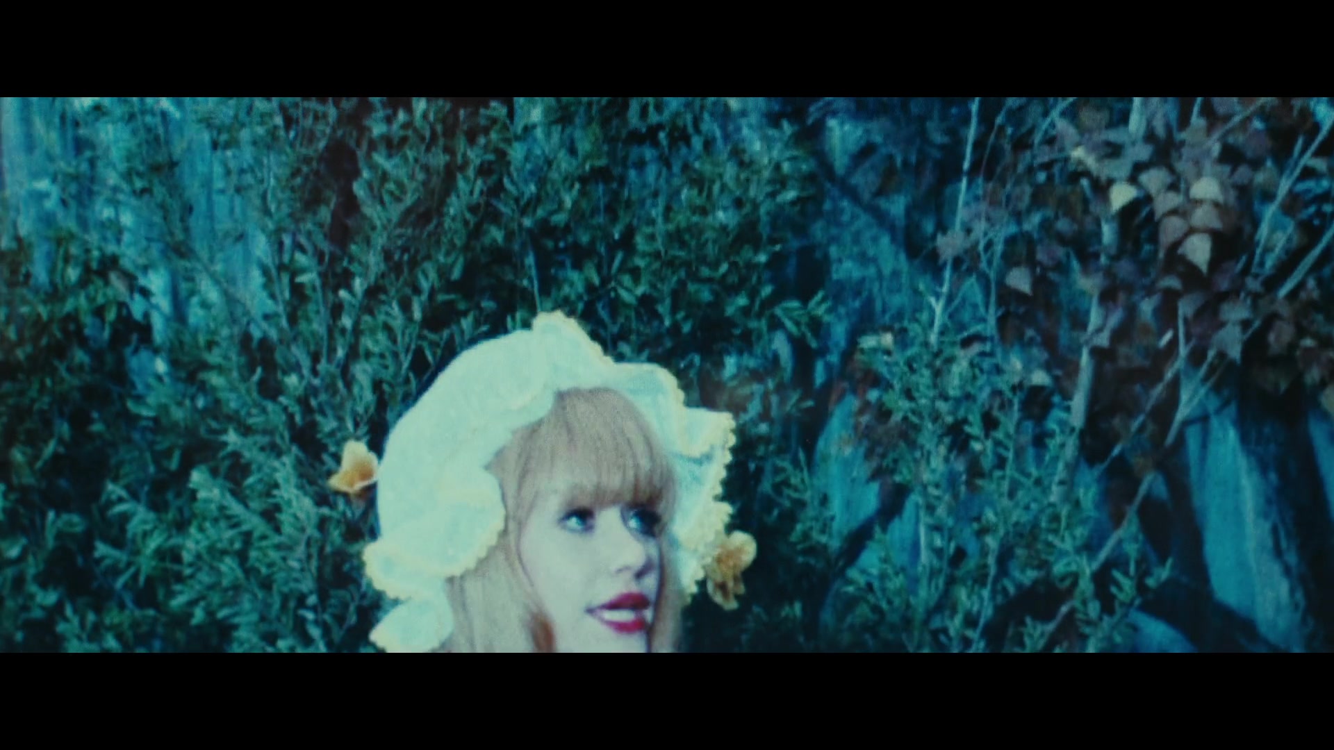 Angelyne_S01E04_The_Tease_1080p_ERW_001912.jpg