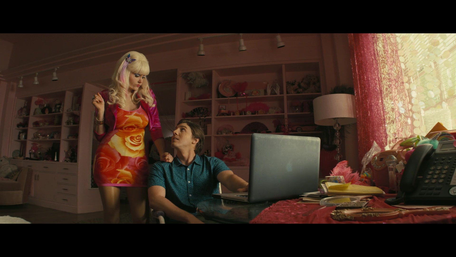 Angelyne_S01E04_The_Tease_1080p_ERW_001966.jpg